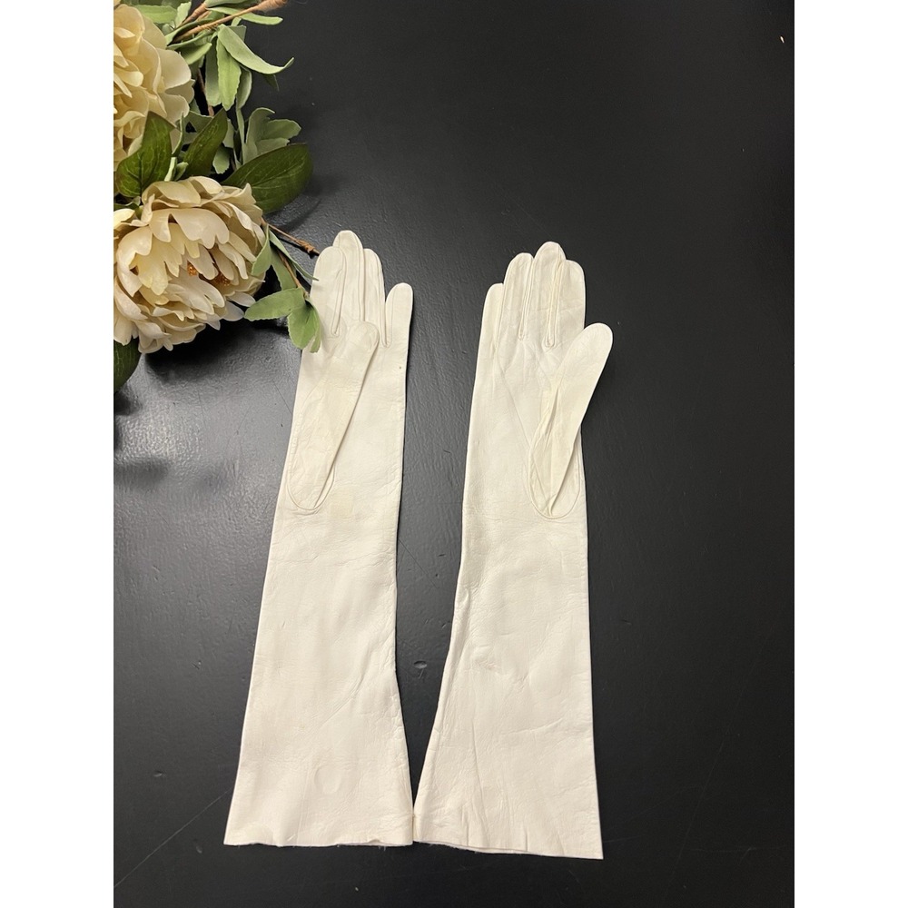 Vintage Loewe Made In Spain White Soft Lamb Skin Opera Gloves Size 6 1/2